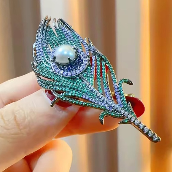 Royal Peacock Feather Crystal Brooch - Picture 5 of 10